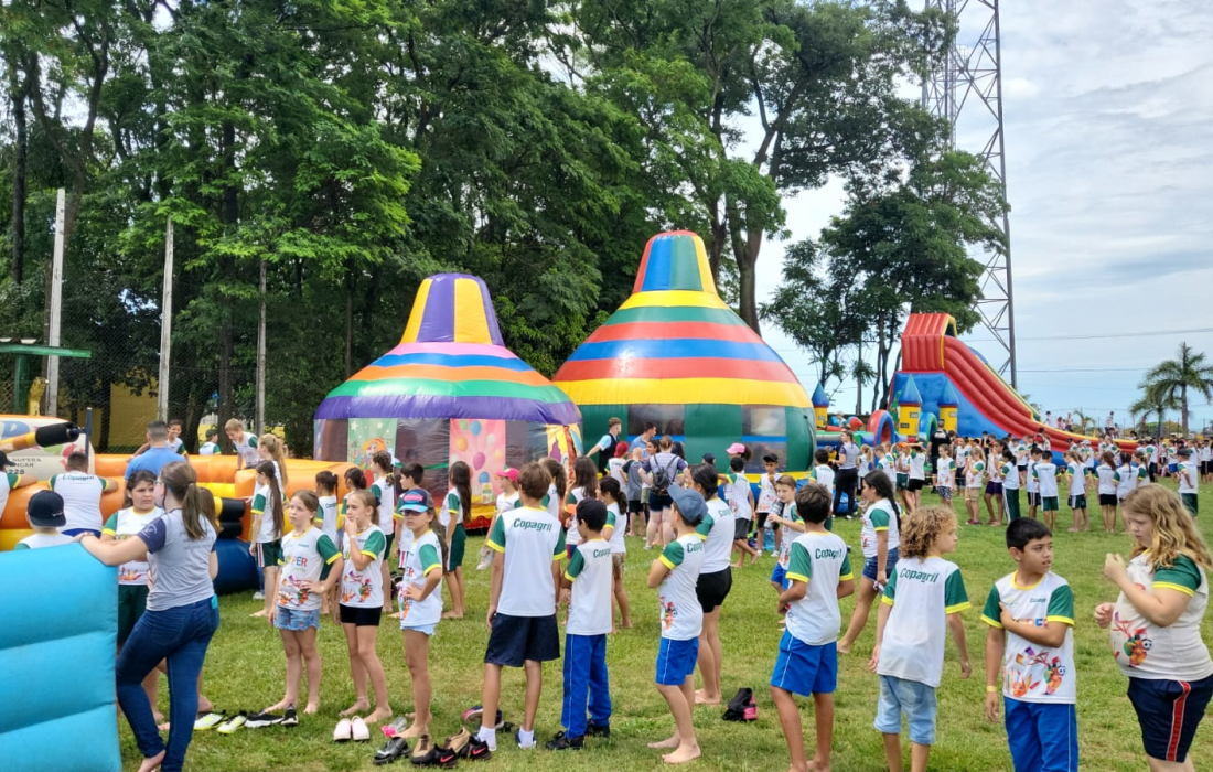 Mais De Crian As Participaram Do Encerramento Do Cooperjovem