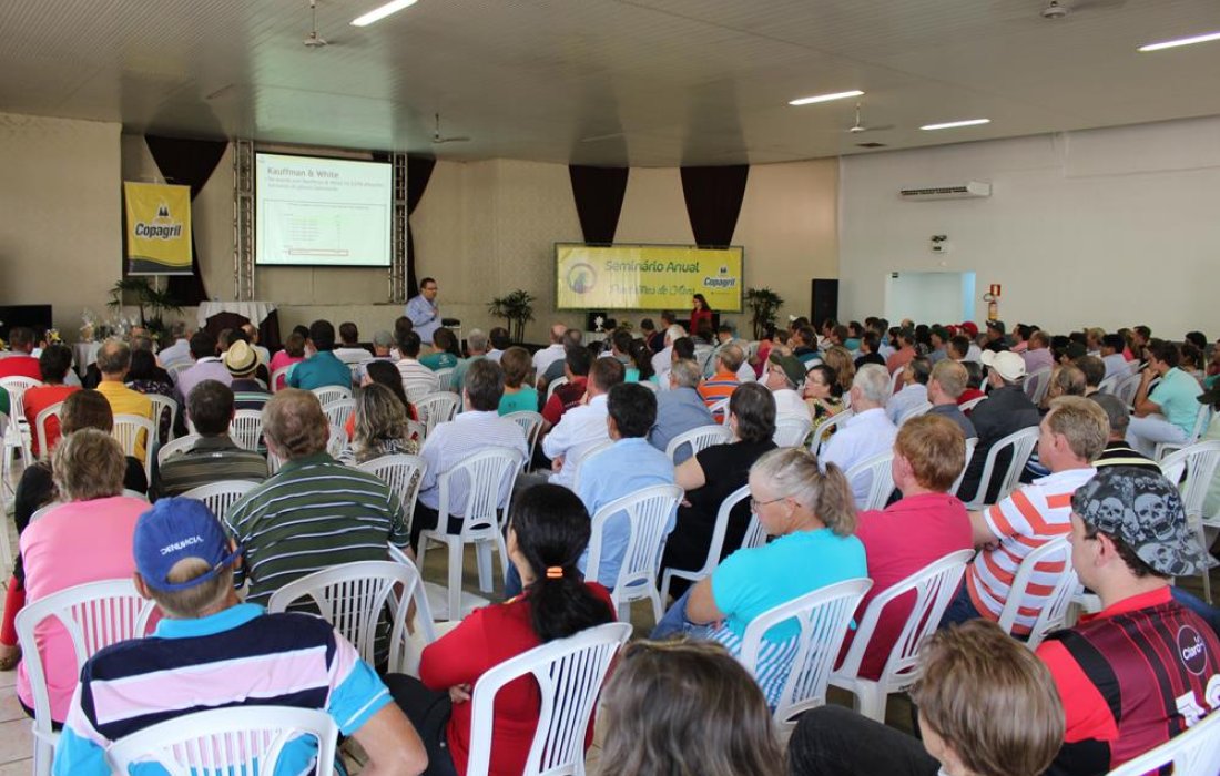 Copagril premia associados em Semin&aacute;rio Anual de Produtores de Aves
