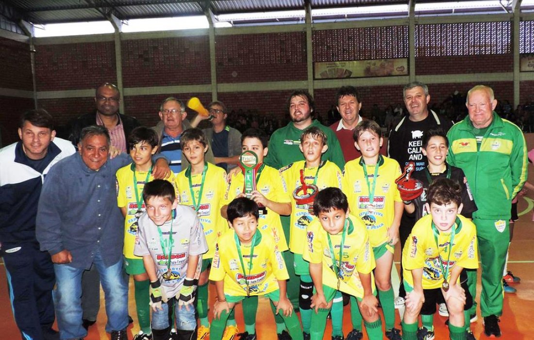 Equipes das escolinhas da AACC conquistam bons resultados em copas regionais