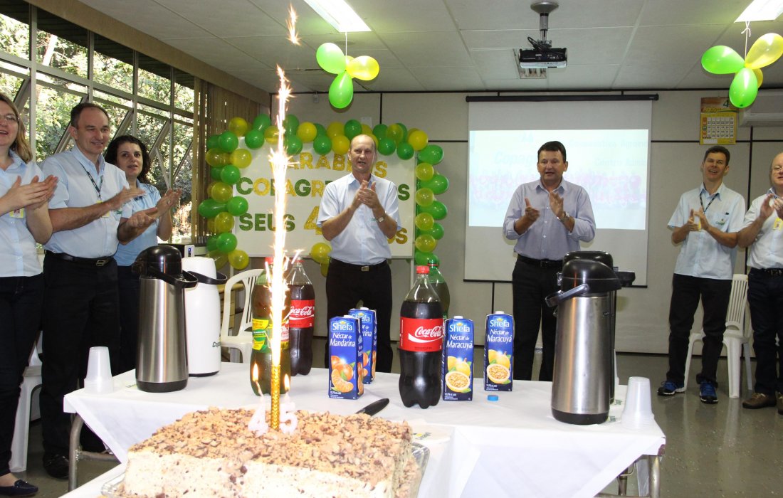 Funcion&aacute;rios da Copagril recebem homenagem em comemora&ccedil;&atilde;o aos 45 anos da cooperativa