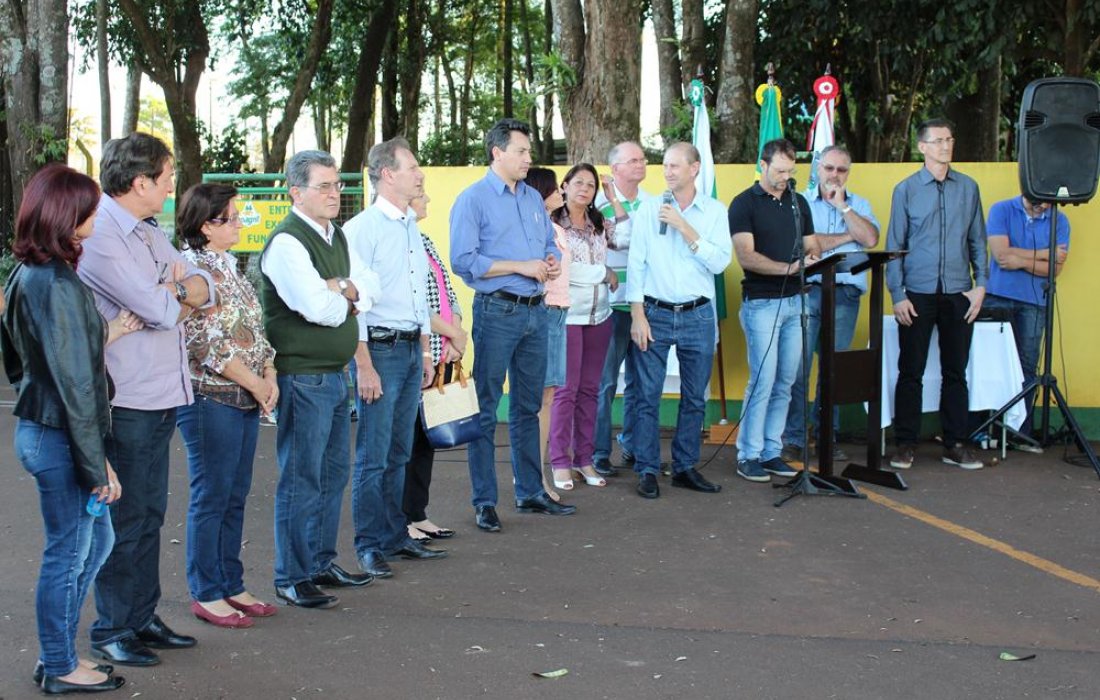 Ato oficial marca entrega de obra da Rua 9 de Agosto