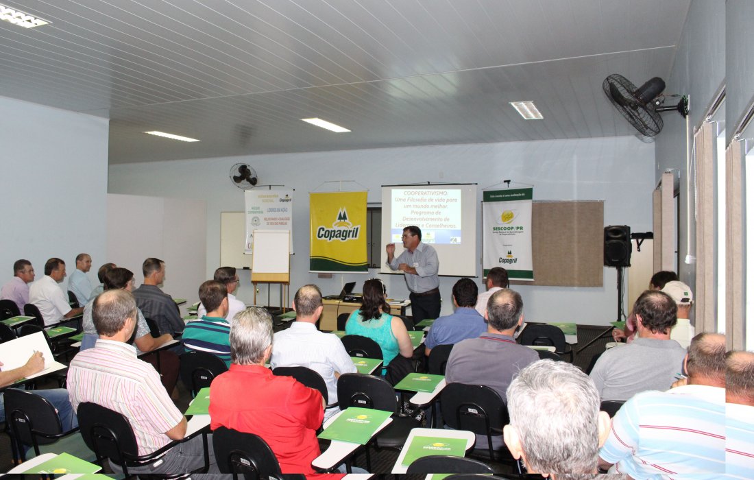 Copagril realiza palestras sobre cooperativismo a associados