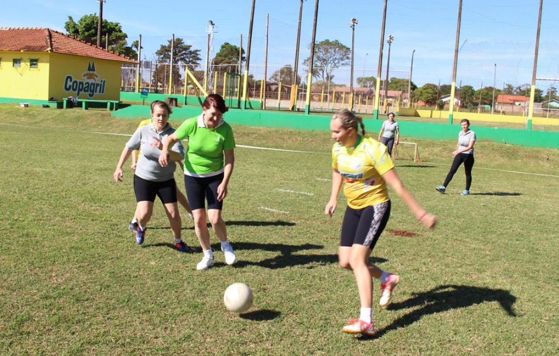 Cerca de 250 pessoas participam da Olimp&iacute;ada da ACFC