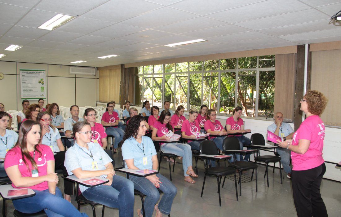 Copagril realiza palestras do Outubro Rosa aos funcion&aacute;rios e mulheres dos comit&ecirc;s