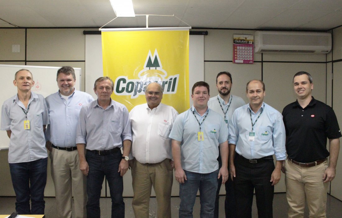 Representantes da Cobb-Vantress visitam a Copagril