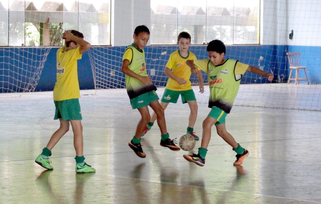 Iniciados treinamentos da Escolinha de Futsal da AACC