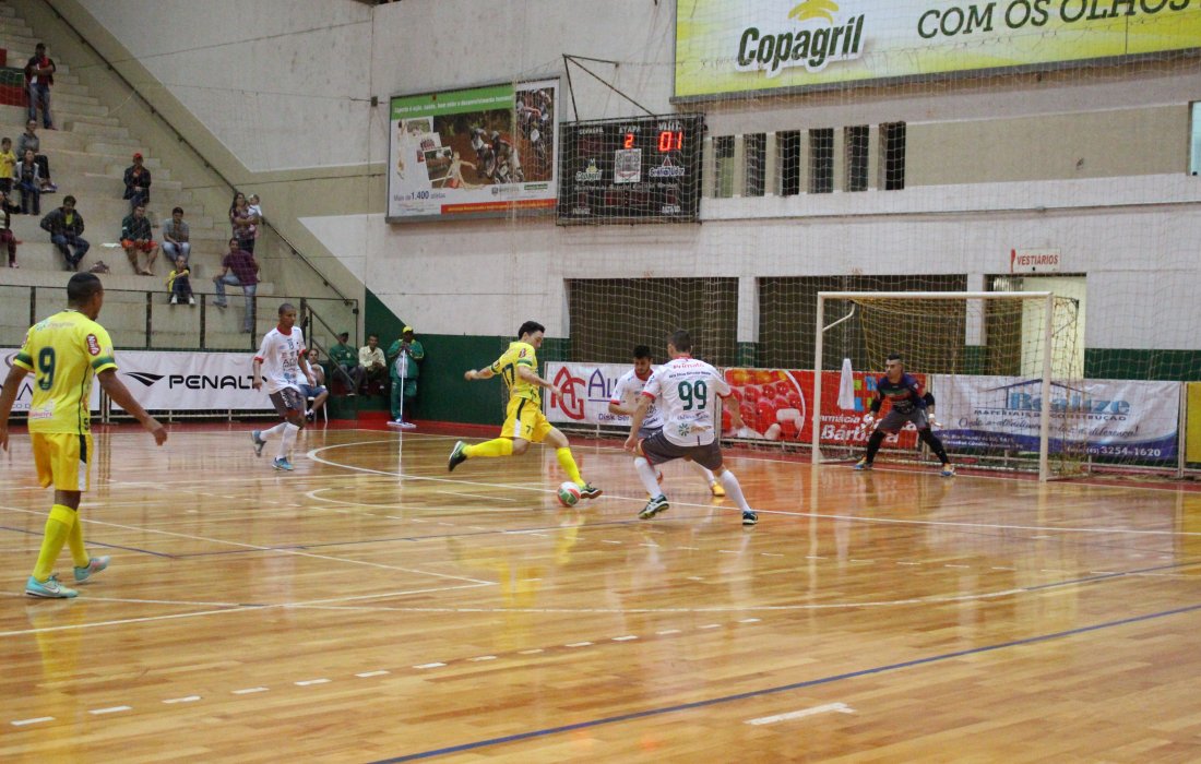 Equipe Copagril Futsal vence Toledo por 2x1 no Gin&aacute;sio Ney Braga