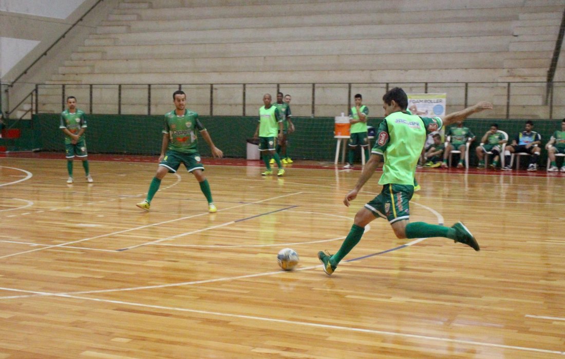 Copagril Futsal enfrenta Umuarama hoje na casa do advers&aacute;rio