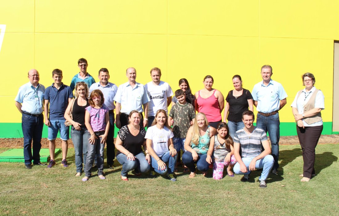 Alunos e professores do Cooperjovem participam de encontro na Capital do Estado