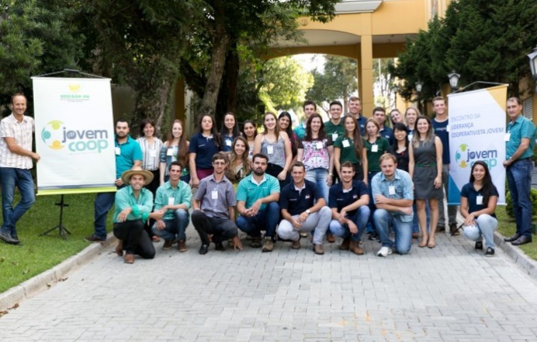Representantes da ACJC da Copagril participam do Elicoop Jovem em Curitiba