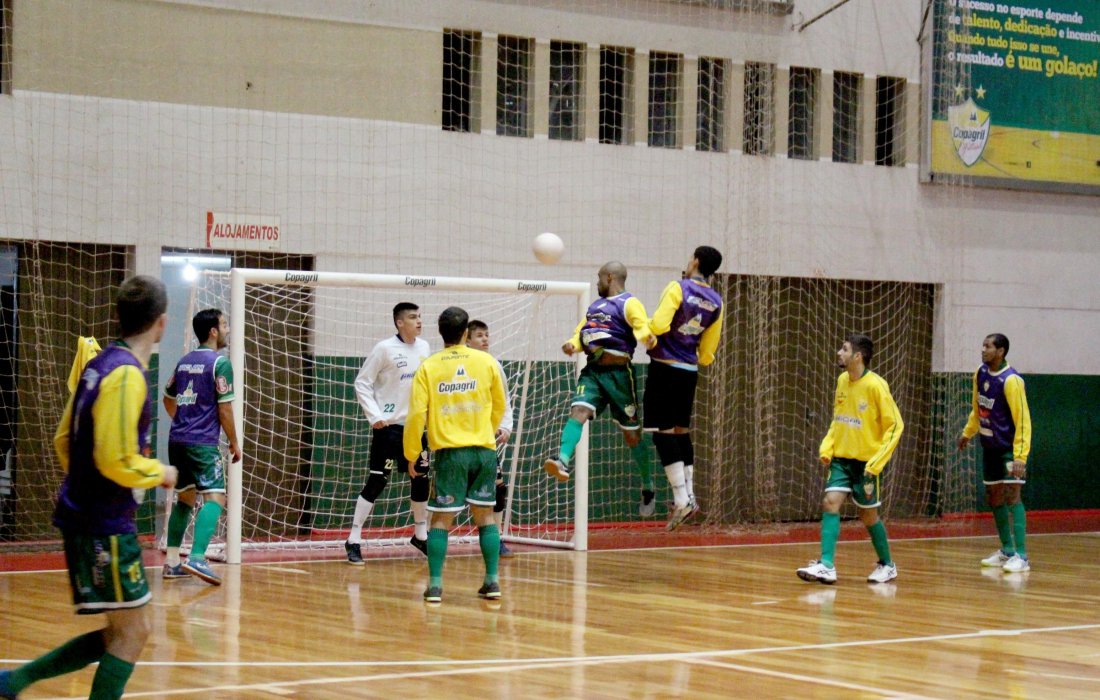 Invicta no Paranaense, equipe Copagril Futsal enfrenta Paranava&iacute; na casa do advers&aacute;rio hoje