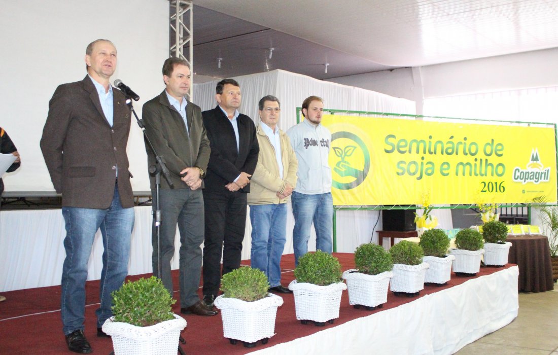 Copagril premia produtores durante Semin&aacute;rio de Soja e Milho 2016