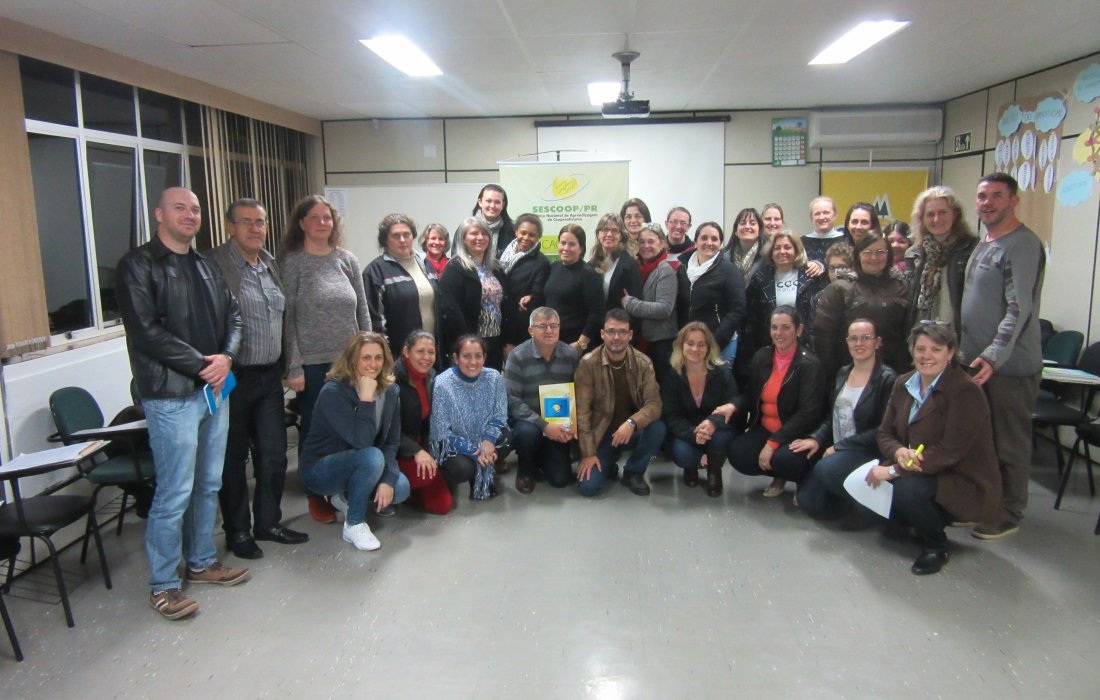 Educadores participam de curso de capacita&ccedil;&atilde;o do programa Cooperjovem