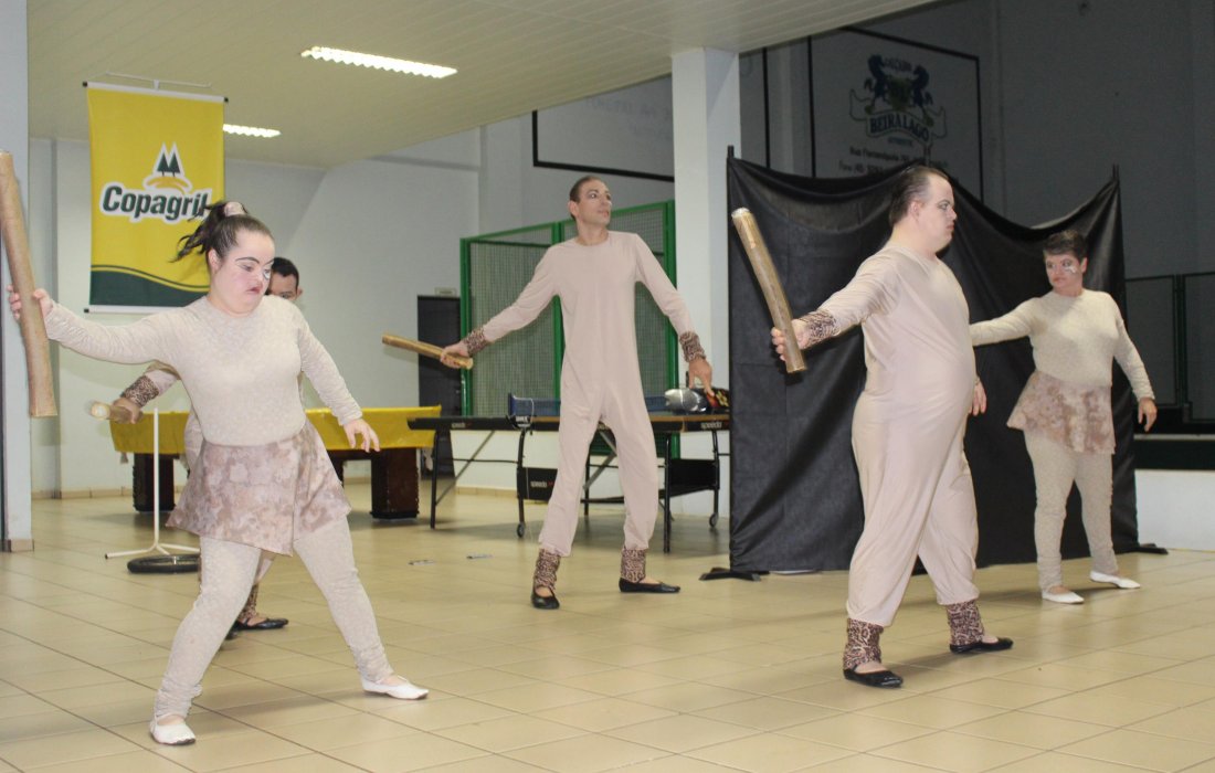Alunos da Apae realizam apresenta&ccedil;&atilde;o para funcion&aacute;rios da Copagril