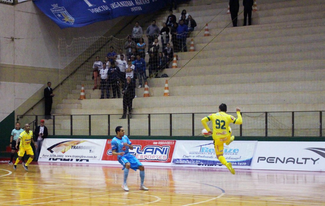 Copagril Futsal ter&aacute; 3 jogos seguidos fora de casa