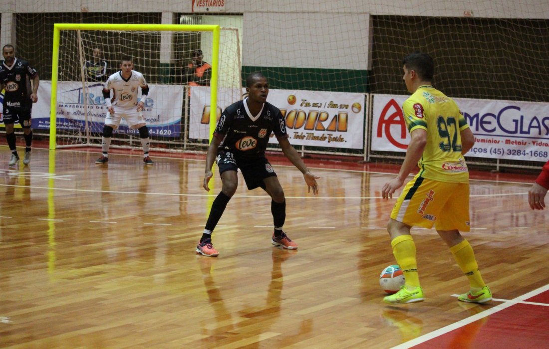 Copagril sofre derrota contra Guarapuava no Ney Braga