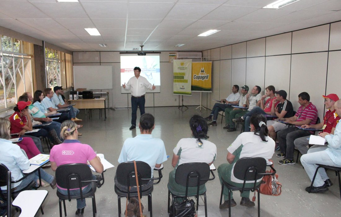 Funcion&aacute;rios da Copagril participam de curso sobre seguran&ccedil;a com produtos inflam&aacute;veis