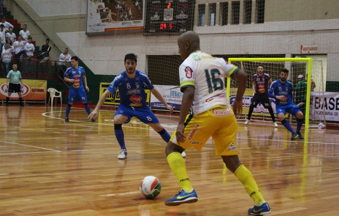 Copagril Futsal perde do Umuarama na Chave Ouro