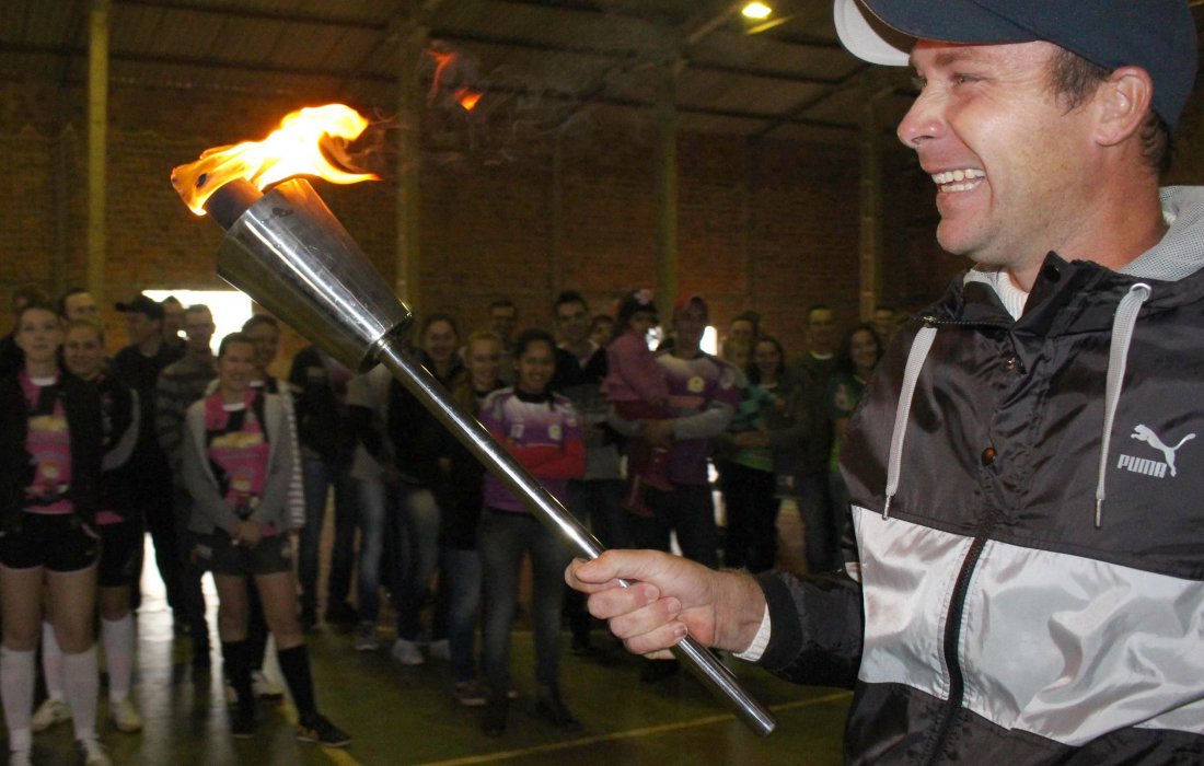 Acendimento da pira ol&iacute;mpica marca abertura das Olimp&iacute;adas da ACJC 