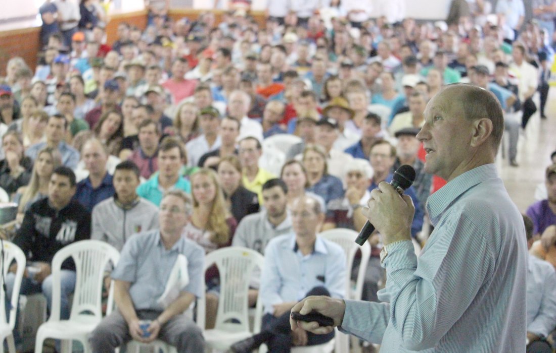 Copagril realiza semin&aacute;rio e premia produtores com melhores resultados na suinocultura