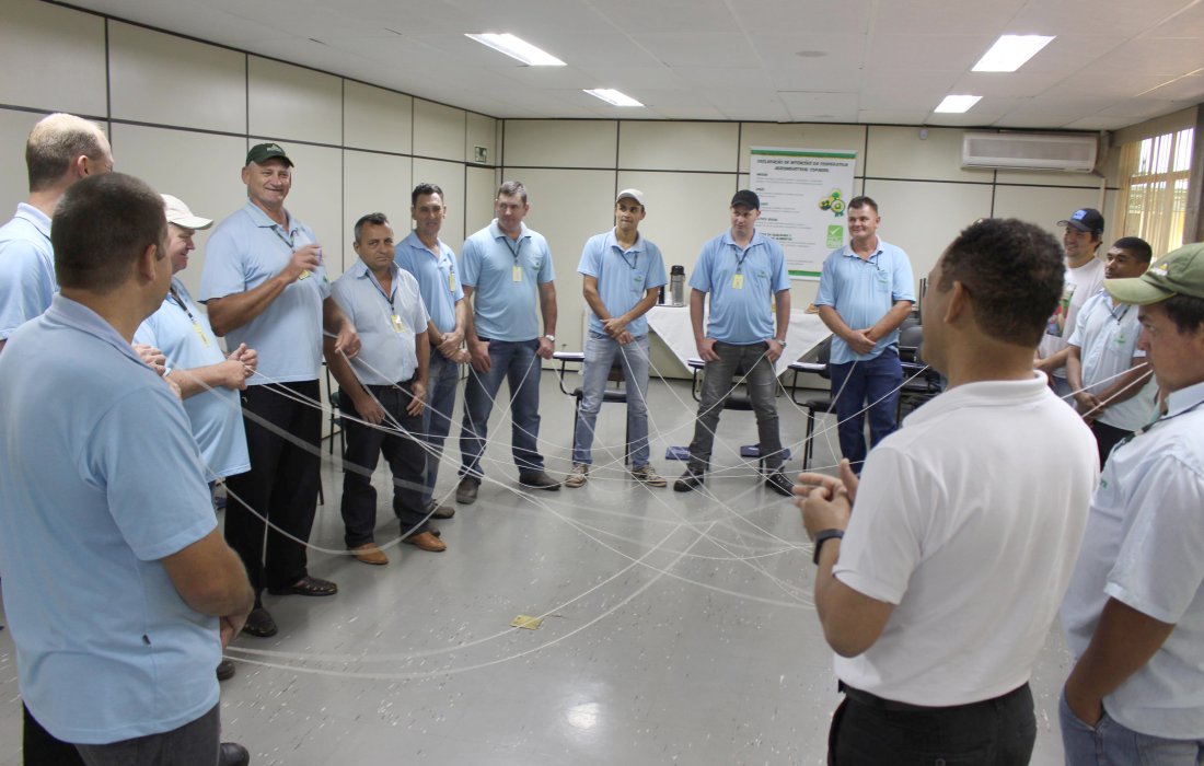 Motoristas recebem curso de seguran&ccedil;a no tr&acirc;nsito para caminh&otilde;es