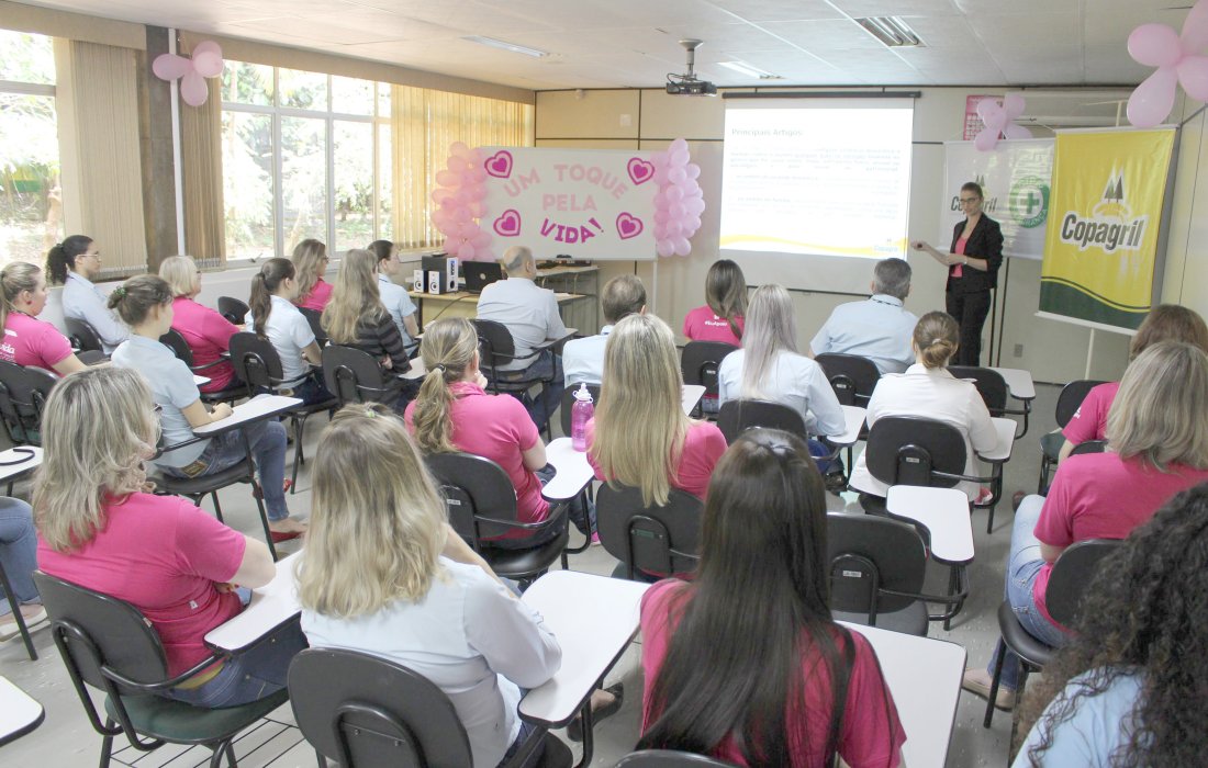 Palestra sobre viol&ecirc;ncia contra a mulher &eacute; realizada na Copagril