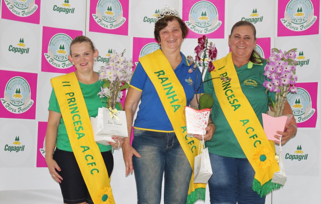 Lori Gerhard &eacute; coroada rainha da ACFC