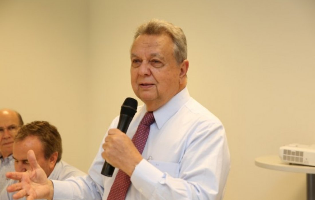 Roberto Rodrigues diz que cooperativismo do Paran&aacute; &eacute; exemplo para o mundo