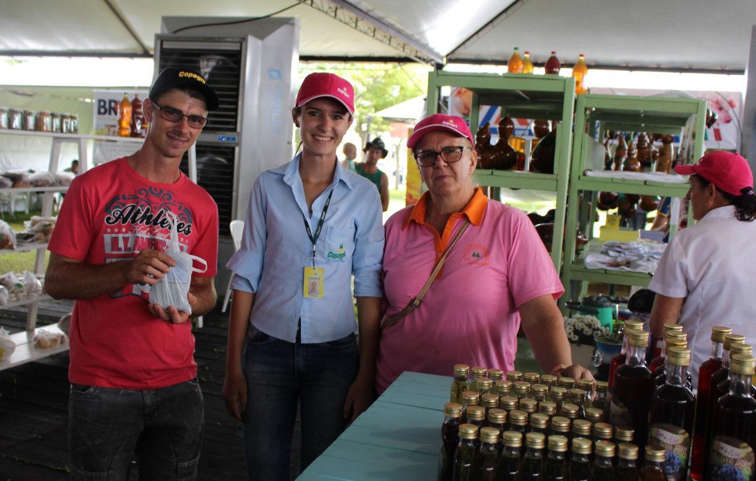 Dia de Campo Copagril 2017: produtos artesanais s&atilde;o vendidos no estande do cooperativismo