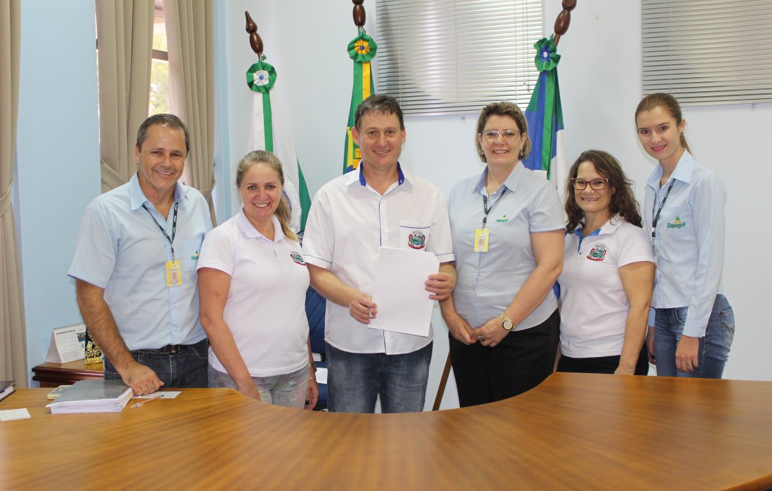 Copagril e prefeituras renovam parceria do Programa Cooperjovem