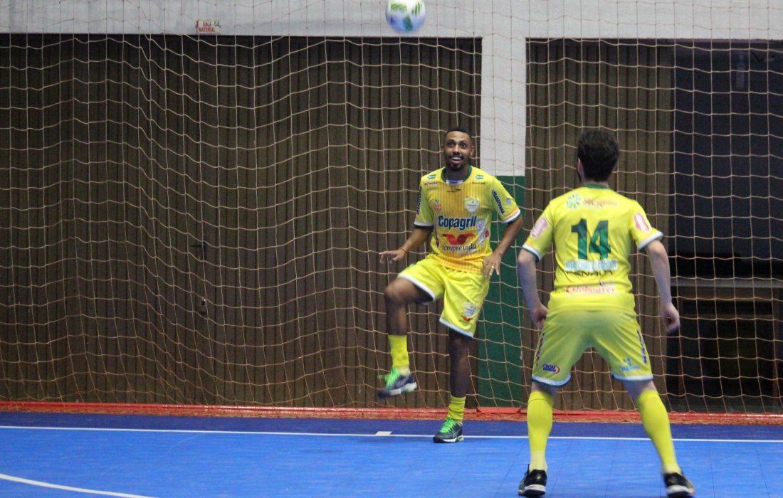 Vitor volta &agrave;s quadras no jogo de hoje entre Copagril Futsal e Paranava&iacute;