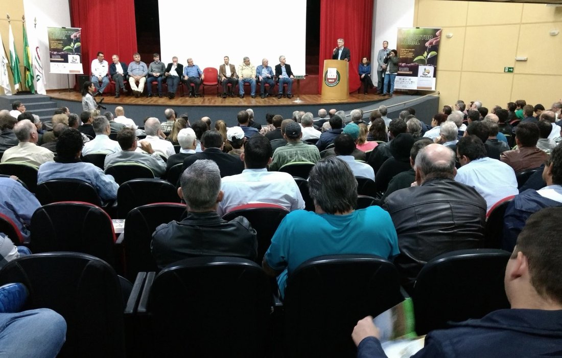 Encontro em Cascavel difunde programa estadual voltado &agrave; conserva&ccedil;&atilde;o de solo