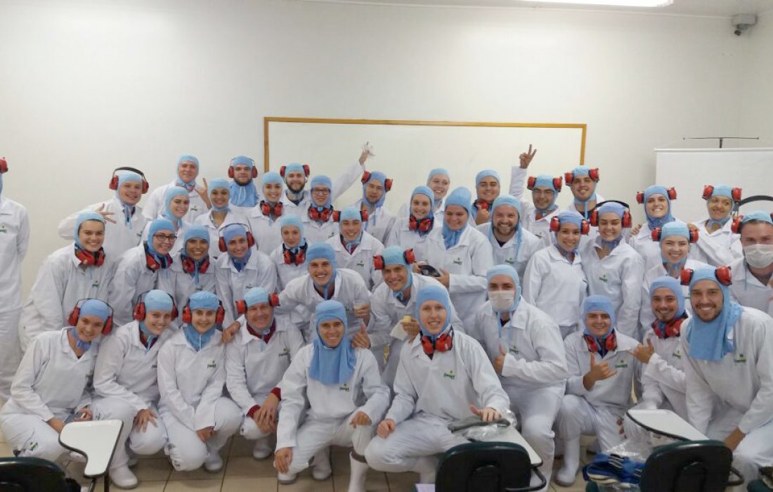 Acad&ecirc;micos da Falurb realizam visita t&eacute;cnica na Unidade Industrial de Aves Copagril
