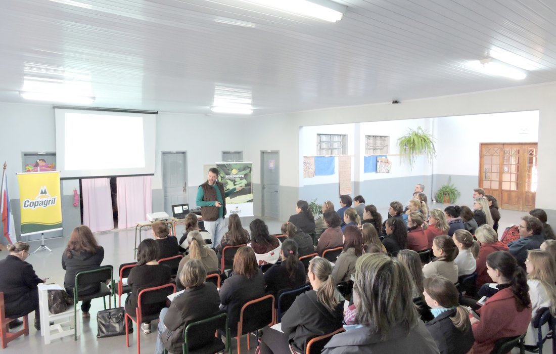 Professores s&atilde;o sensibilizados ao Programa Cooperjovem
