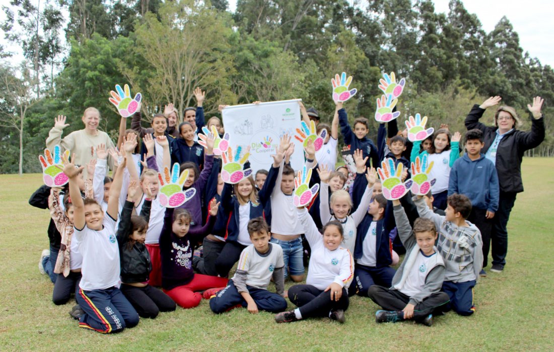 Passeio na trilha ecol&oacute;gica da Copagril incentiva alunos &agrave; preserva&ccedil;&atilde;o da natureza