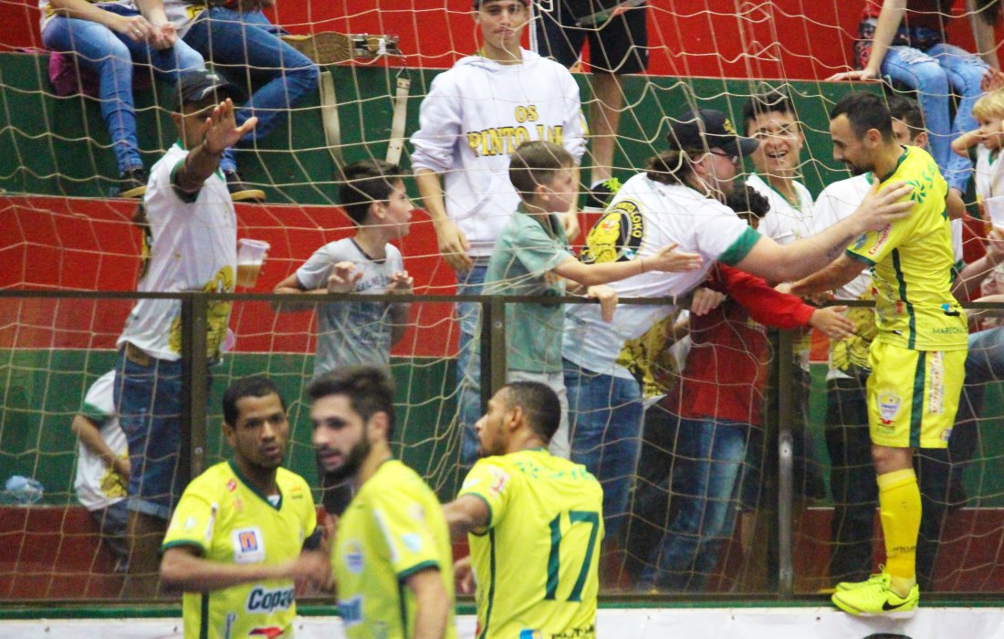 Copagril Futsal goleia Guarapuava e se aproxima dos 4 melhores do Campeonato Paranaense