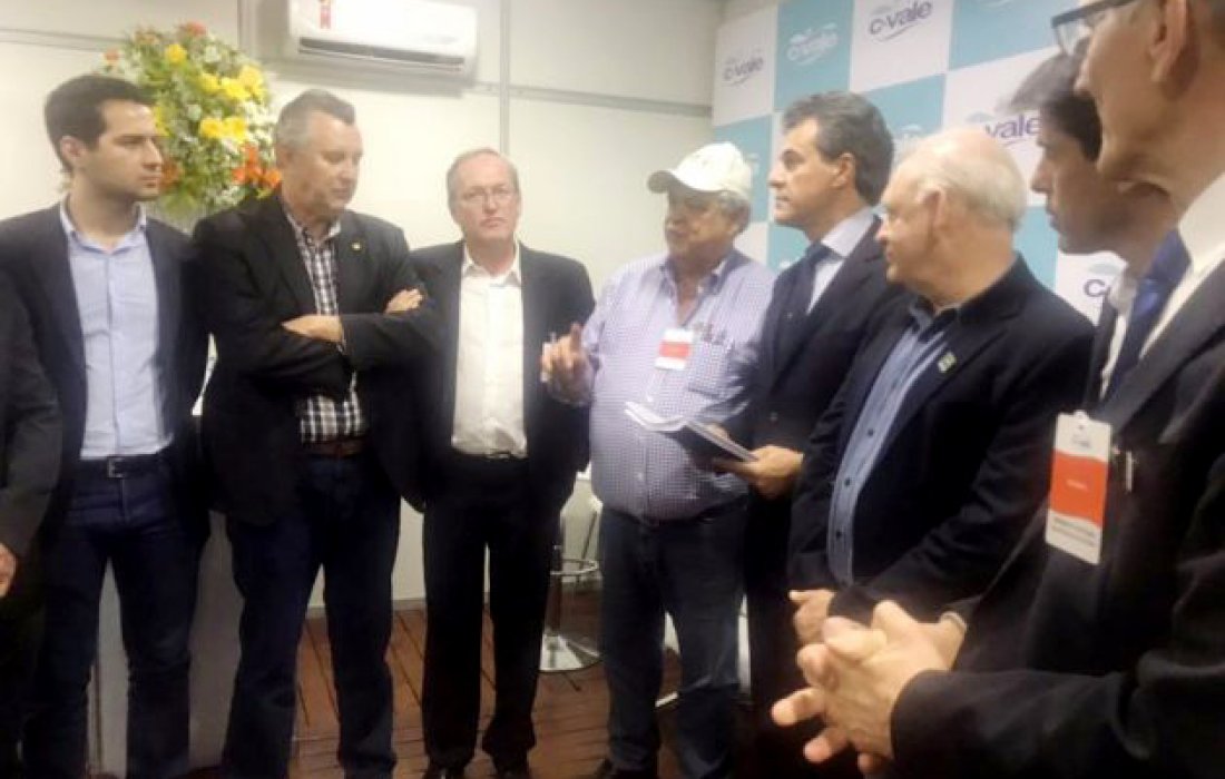 Manifesto pede agilidade para o Paran&aacute; se tornar &aacute;rea livre de aftosa sem vacina&ccedil;&atilde;o