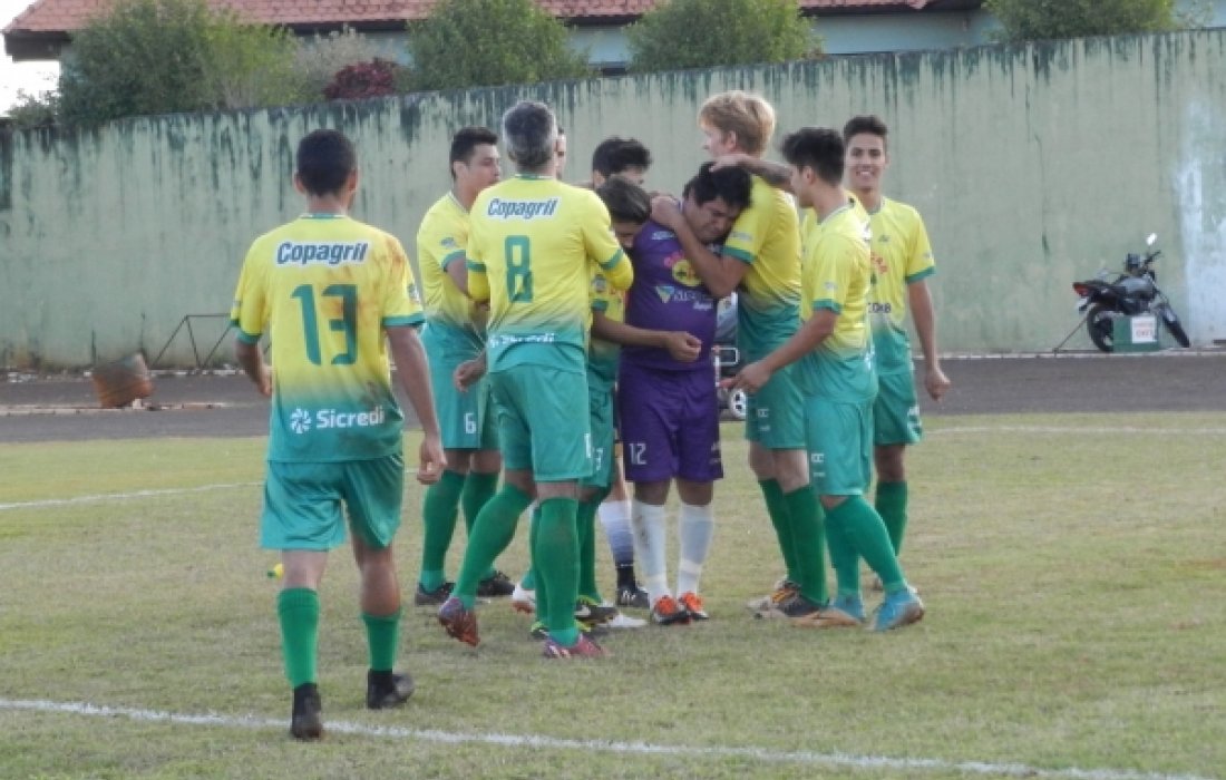 �Her&oacute;i improv&aacute;vel�, terceiro goleiro Lucas pega dois p&ecirc;naltis e leva AACC &agrave; 3&ordf; final em quatro anos