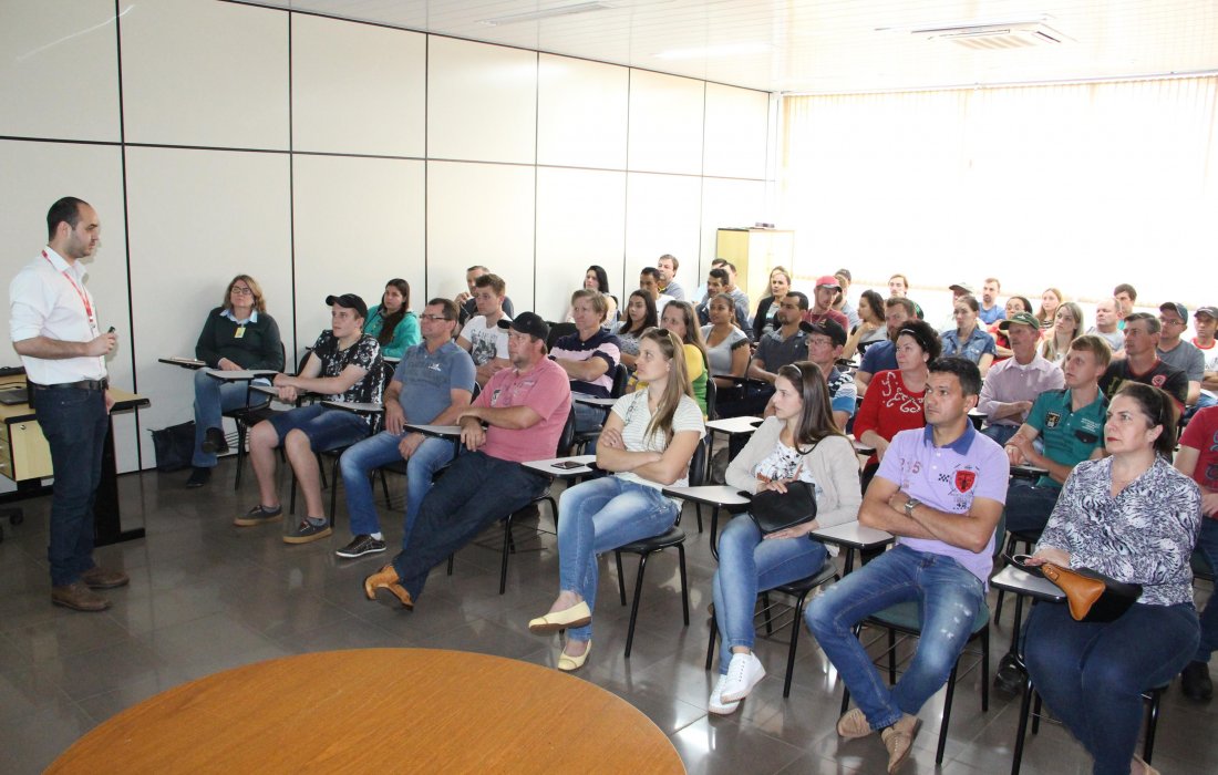 Produtores de su&iacute;nos da Copagril participam de curso para certifica&ccedil;&atilde;o de granjas
