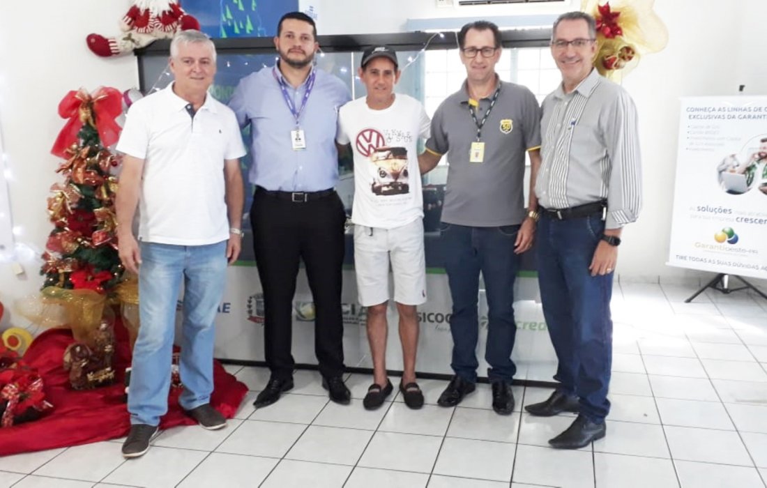 Cliente do Supermercado Copagril de Gua&iacute;ra ganha carro em sorteio