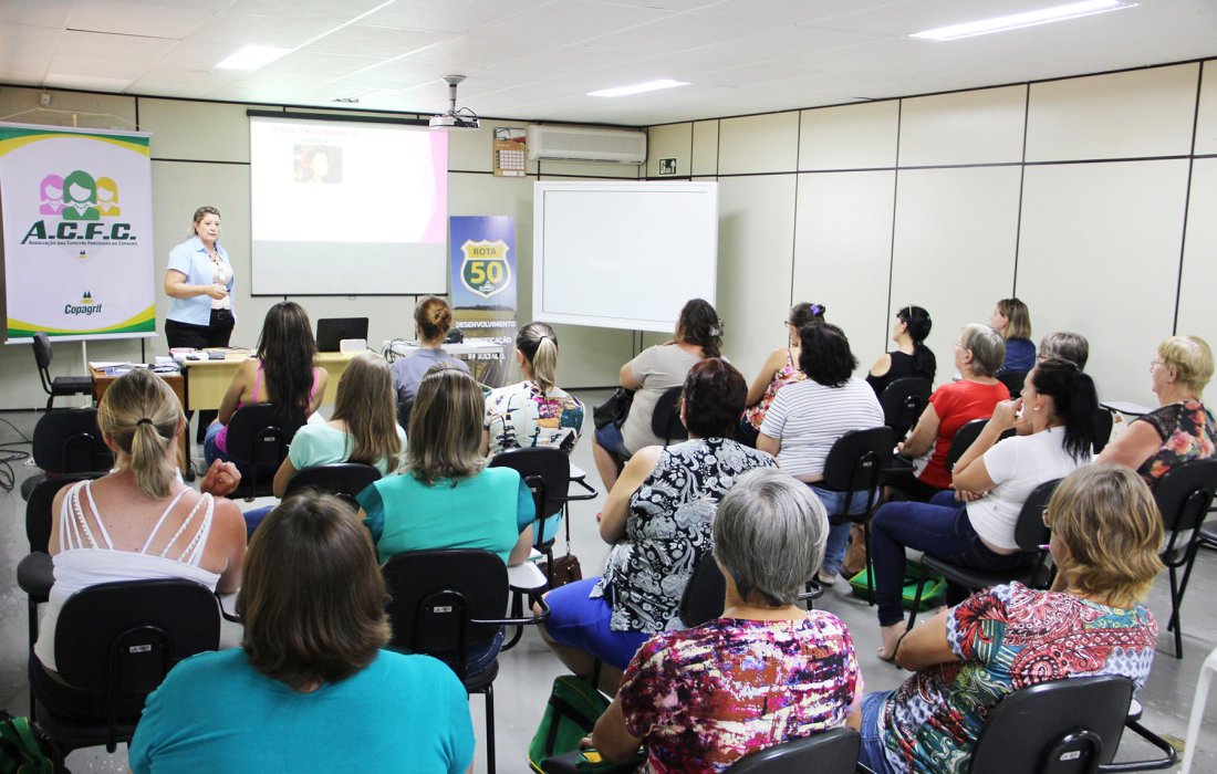 Copagril realiza treinamento para tesoureiras e secret&aacute;rias dos comit&ecirc;s femininos