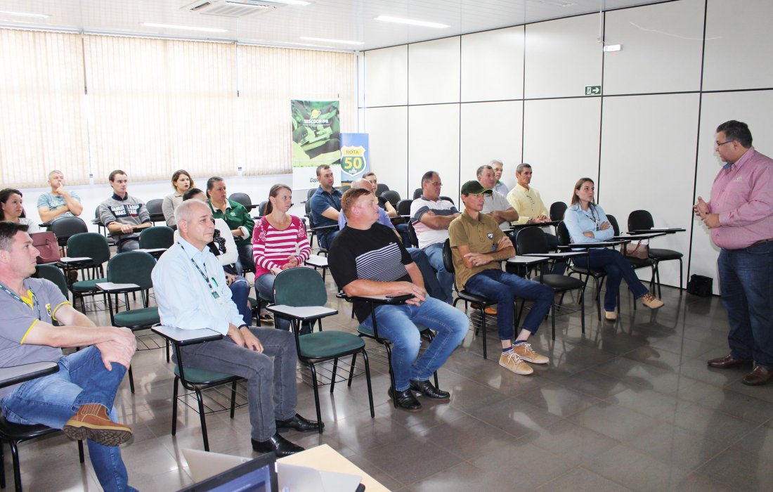 Avicultores da Copagril recebem treinamento sobre biosseguridade