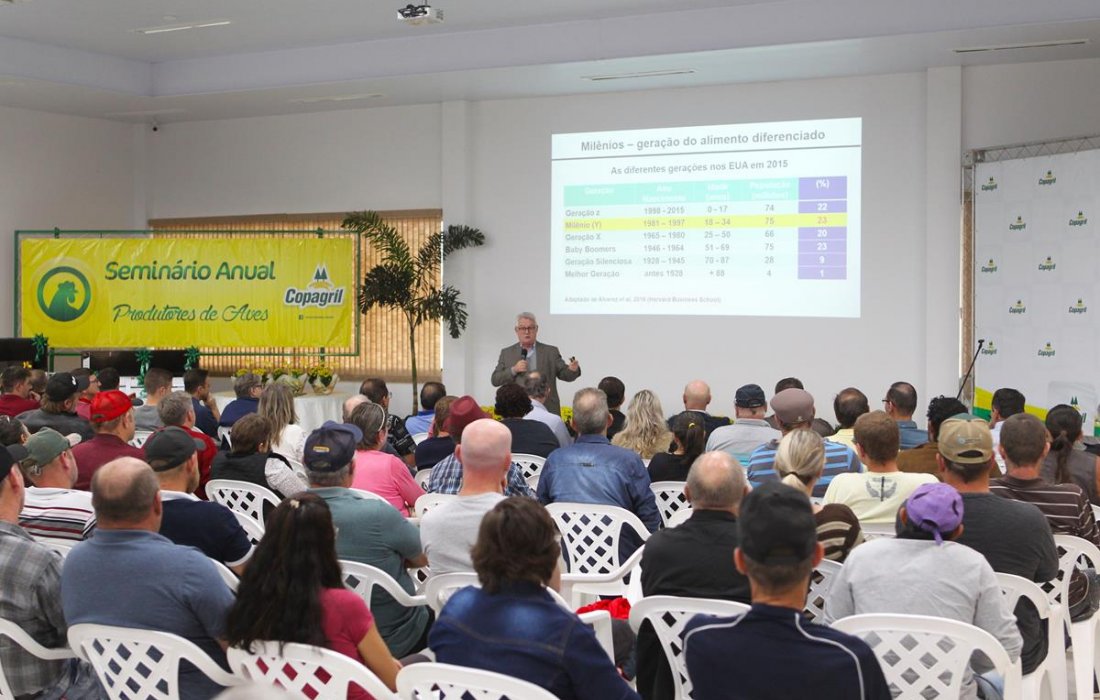 Difus&atilde;o de conhecimento e homenagens marcam o Semin&aacute;rio Anual de Produtores de Aves da Copagril