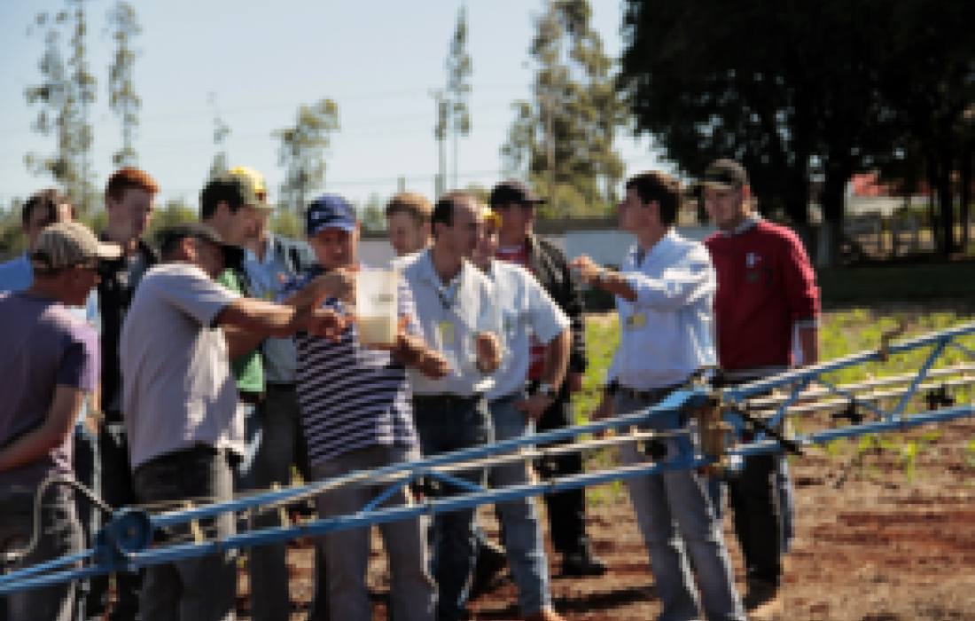 TECNOLOGIA DE APLICA&Atilde;�&Atilde;�O DE DEFENSIVOS EM BAIXA VAZ&Atilde;�O 