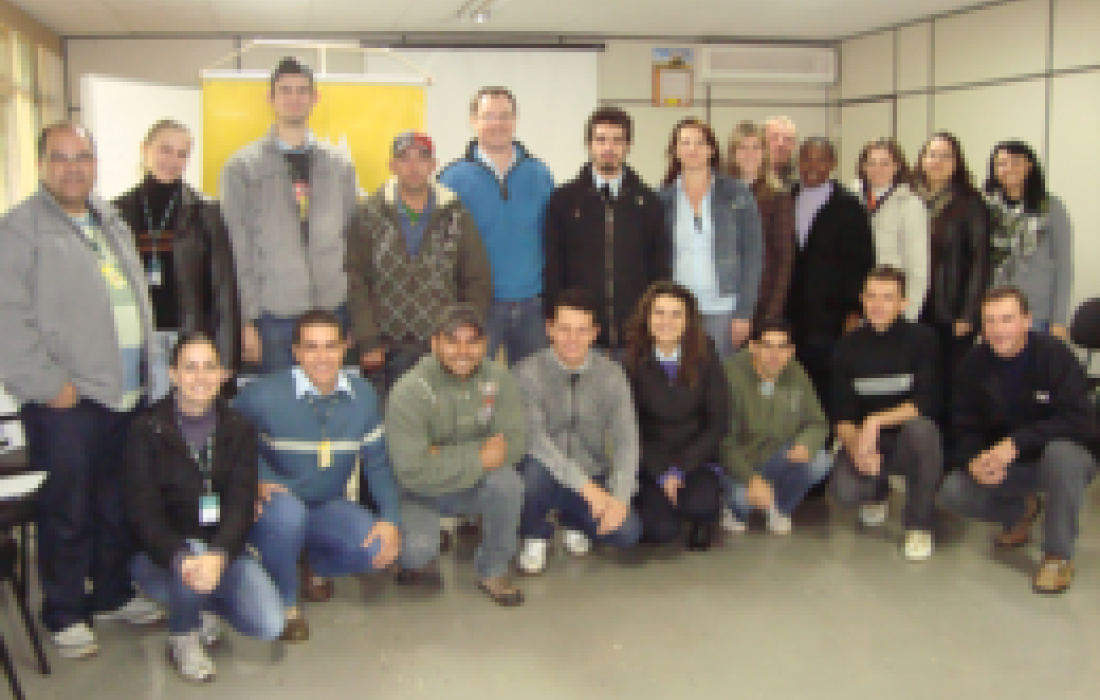 Curso de libras capacita funcion&aacute;rios da Copagril