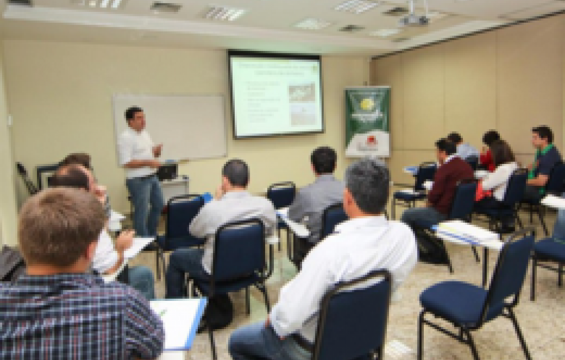 MEIO AMBIENTE: F&oacute;rum promove treinamento sobre res&iacute;duos s&oacute;lidos                              