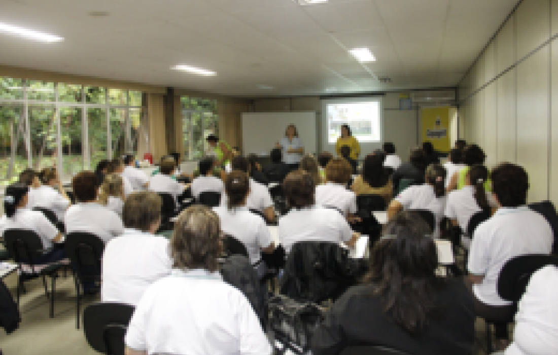 Grupo de mulheres do Paraguai visita Copagril                              