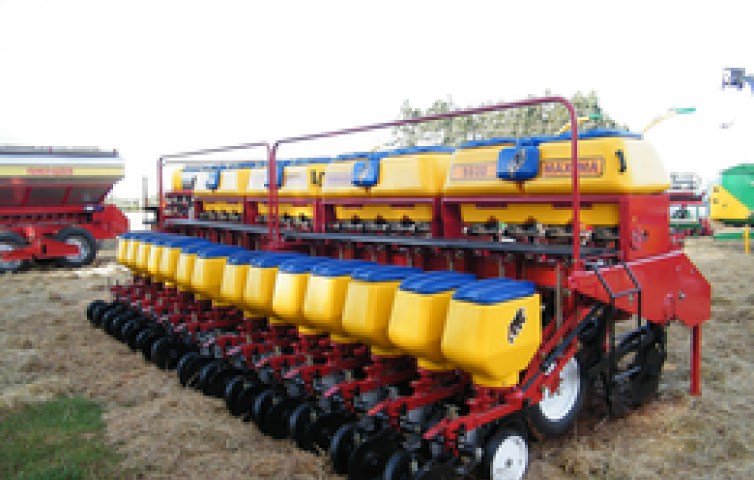 Inova&ccedil;&otilde;es em m&aacute;quinas e implementos agr&iacute;colas fazem parte do Dia de Campo Copagril                  