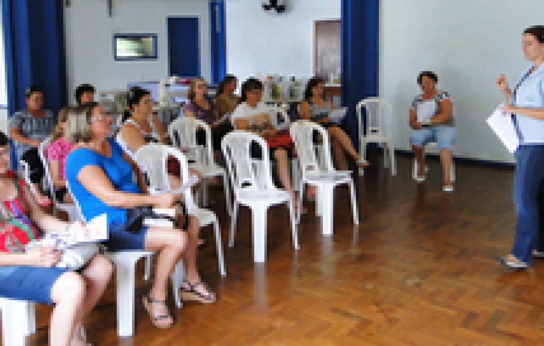 Comit&ecirc;s Femininos recebem orienta&ccedil;&otilde;es sobre manipula&ccedil;&atilde;o de alimentos para o Dia de Campo            