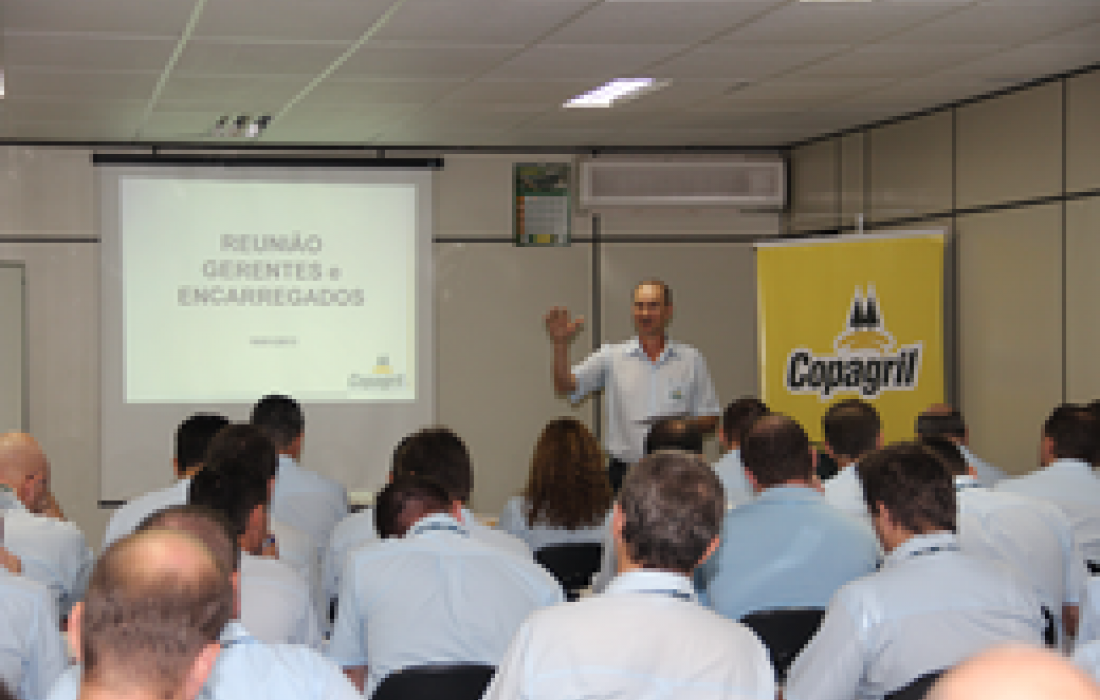 Diretoria apresenta balan&ccedil;o para gerentes e encarregados                              